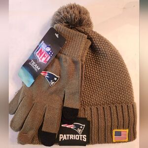 NWT NFL New England Patriots Beanie/Gloves "Salute to Service" Set Ret.$50